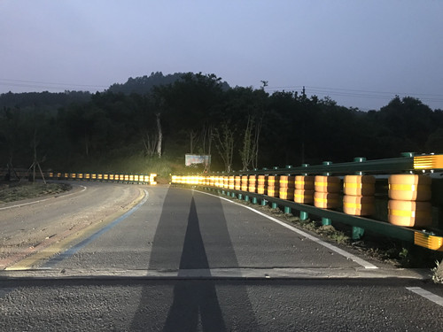 安徽銘心金屬旋轉護欄-雞籠山風景區改造路段